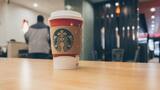 Starbucks anuncia cierre de tiendas y despidos durante 2025