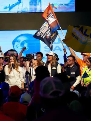 ¡A salvar al país!