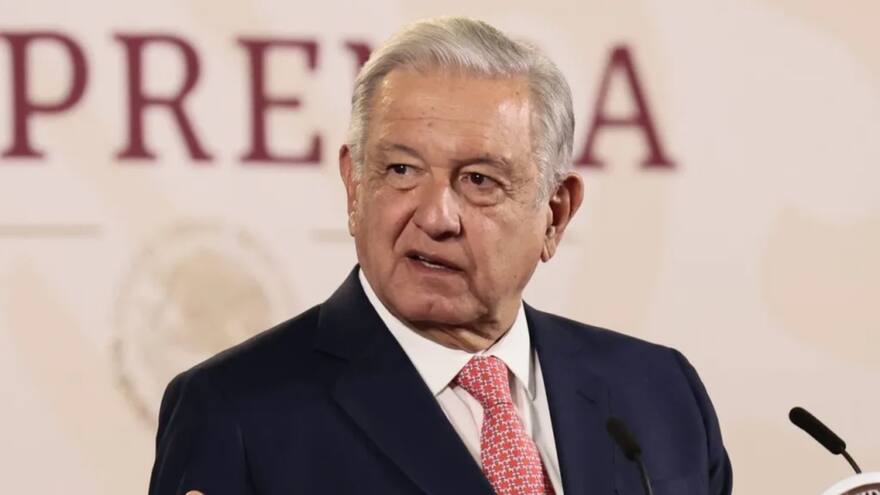 Críticas a AMLO por referirse a diputada trans como 'señor vestido de mujer'