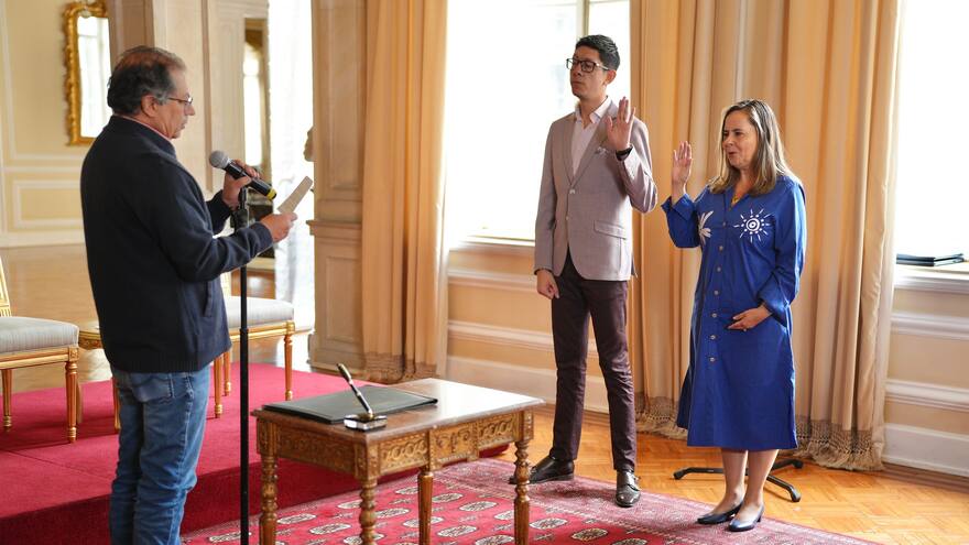 Petro posesionó a los nuevos ministros de Vivienda y Educación