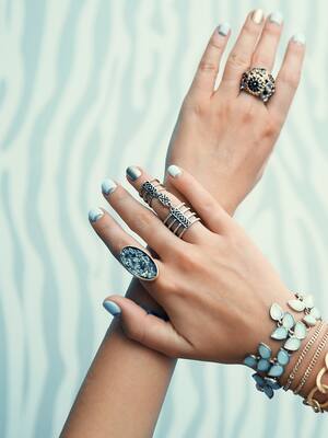 Perendengues y merequetengue, la coma | Columna de Enrique Dávila