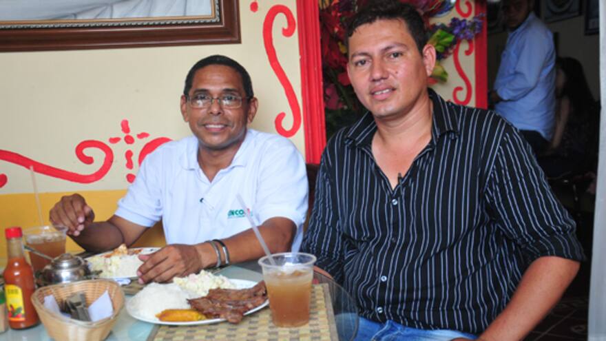 El rescatista del arroyo almorzó con su rescatado