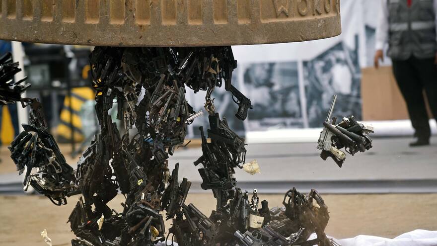 Perú destruye más de 11.000 armas para luchar contra inseguridad ciudadana