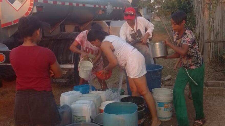 Policía Nacional llevó agua a comunidades en La Loma