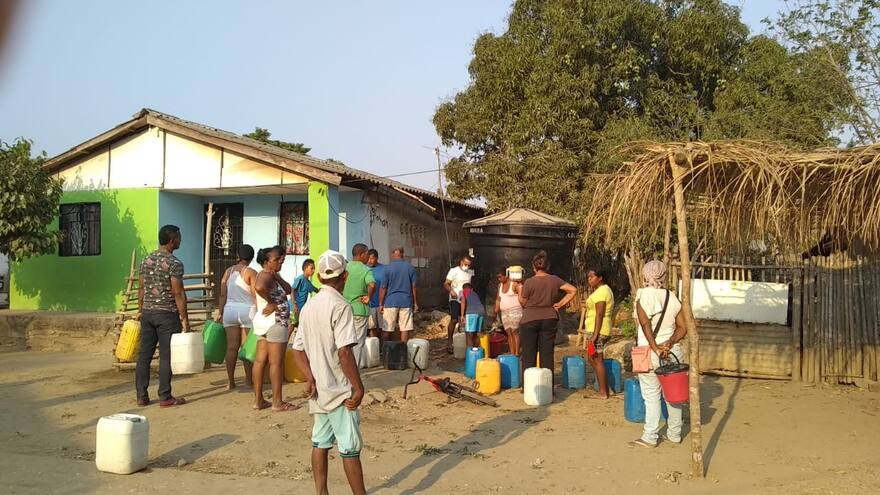 En Luruaco, vecinos hacen ‘vaca’ para comprar agua potable