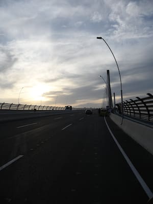 El puente a media luz