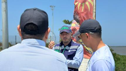 En Barranquilla investigan presunto vertimiento irregular tras aparición de aguas con color y olor extraño en el río