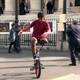 Colombiano con una sola pierna asombra en BMX Street en París