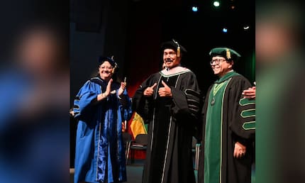 Bobby Valentín recibe honoris causa en Puerto Rico, su mayor reconocimiento profesional