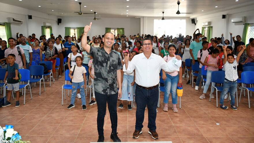 Más de 200 niños de Coveñas se forman en inglés con Unicórdoba