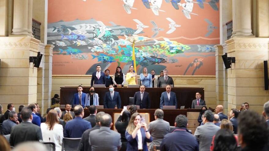 Avanza proyecto de ley para que bancos solo llamen en horarios laborales