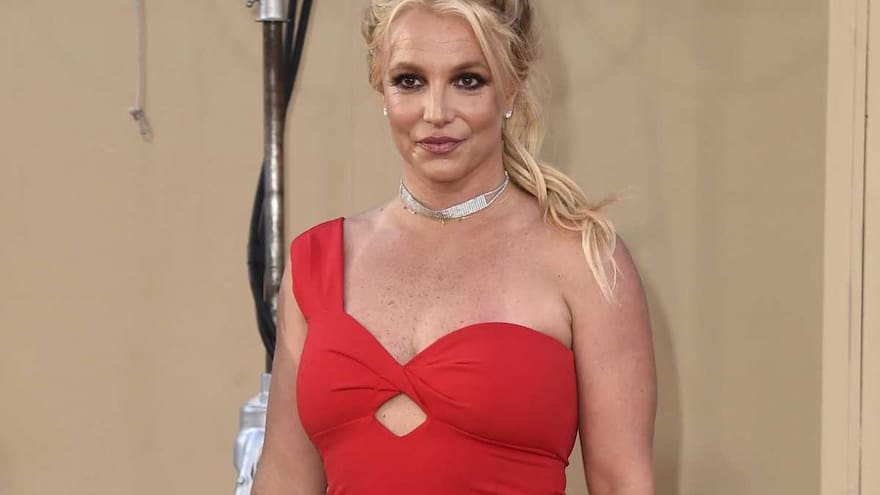 Britney Spears arremete de nuevo contra su padre, James Parnell Spears, y dice que él no la hacía sentir bonita y siempre estaba ebrio