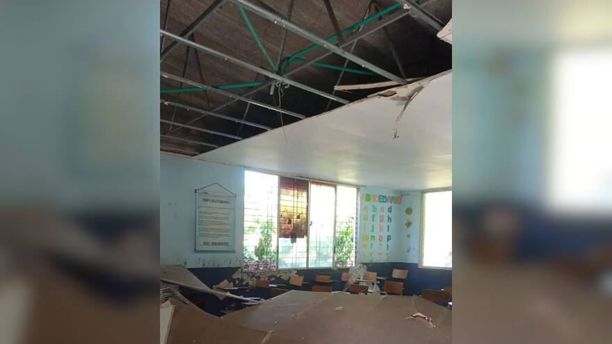 Se desploma cielo raso en salón de clases de un preescolar de Barrancas