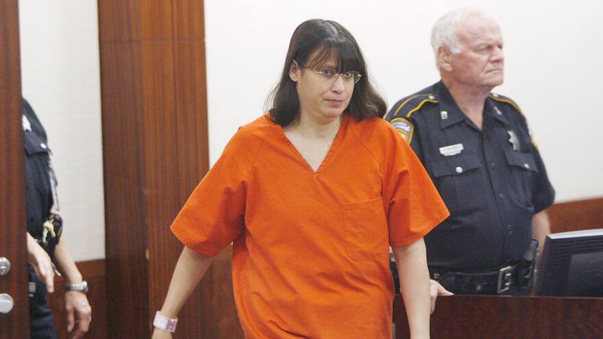 Andrea Yates ahogó a sus cinco hijos en una bañera porque 'se lo pidió el diablo', en Texas, Estados Unidos