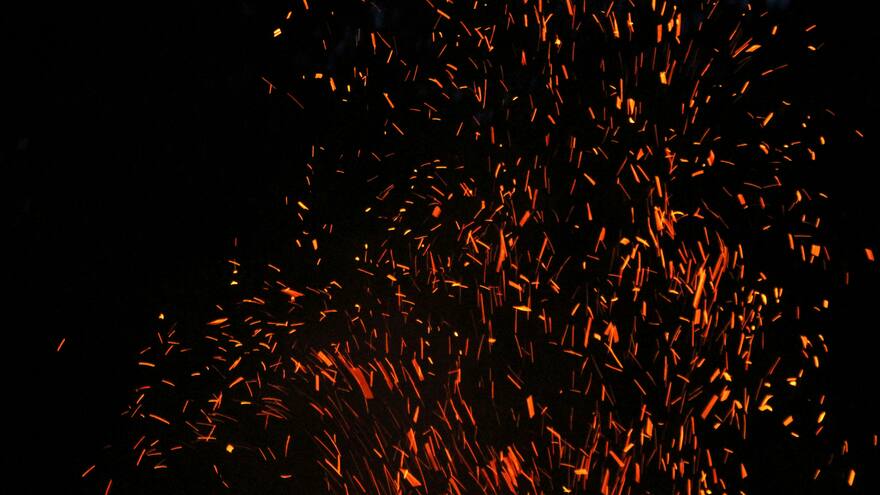 Un incendio forestal amenaza una población de 4.000 habitantes en el noroeste de Canadá