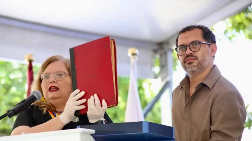 El Icbf presenta el ‘libro rojo’ de Armero, un archivo con 179 historias de niños rescatados durante la tragedia