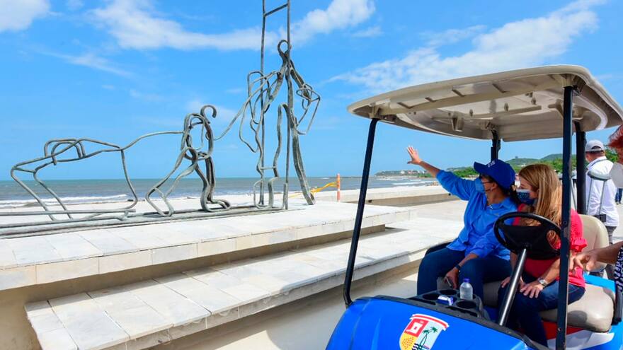Gobernadora visitó escultura Los Inmigrantes en el Malecón de Puerto Colombia