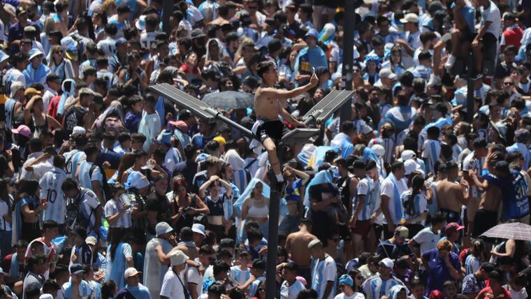 Hinchas de Argentina celebran victoria en Qatar 2022