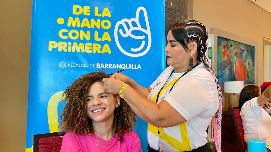 Barranquilleras ofrecen servicios de maquillaje y peinado para Carnaval
