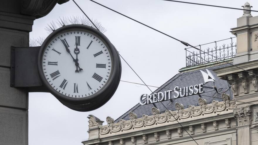 Mercado empieza a estabilizarse tras conmoción por venta de Credit Suisse