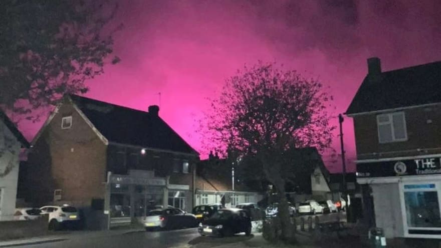 Extraño resplandor rosa en el cielo de Reino Unido: ¿invasión extraterrestre?