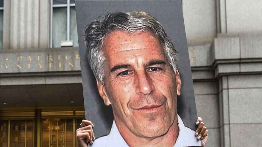 Exsecretario del Tesoro de Bill Clinton se aparta de la vida pública tras revelarse nuevos correos con Epstein