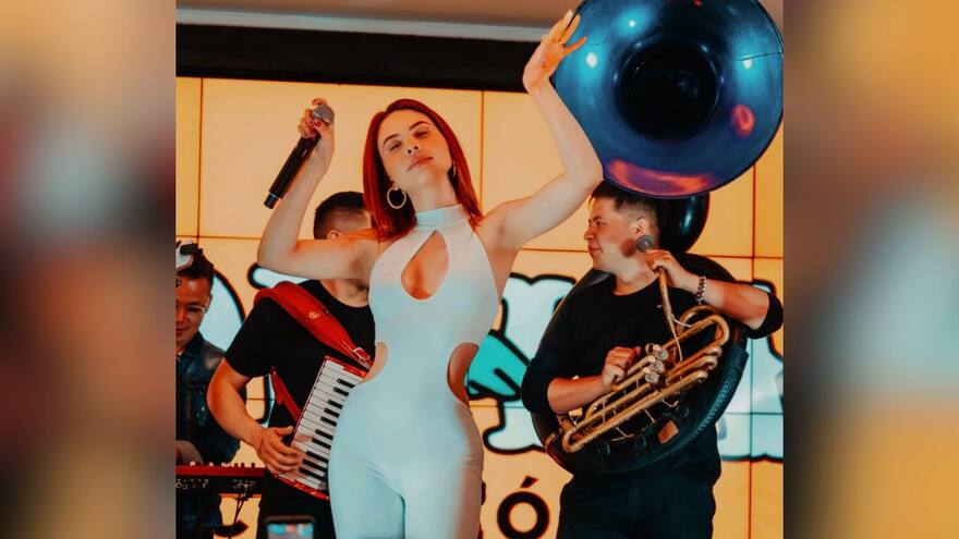 Así es Vanessa, la hija del cesarense Galy Galiano, que también es cantante y causa suspiros en redes