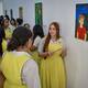 Transformar literatura en pinturas, colorida obra de alumnas bilingües