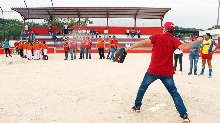 ‘Fiebre’ de sóftbol en Sabanalarga con nuevo estadio