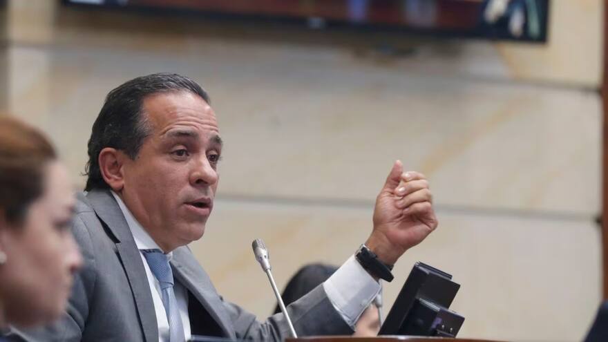 El duro golpe para el Pacto que significa la salida de Alexánder López