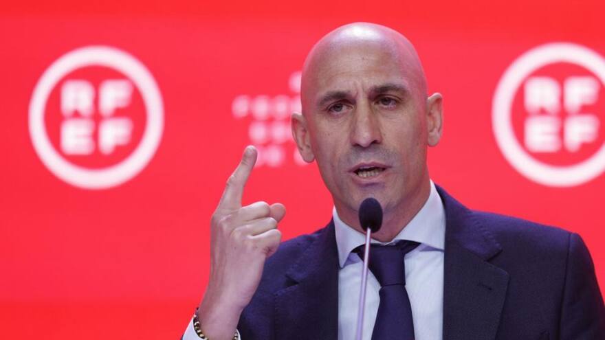 España: Igualan condiciones económicas de selecciones masculina y femenina