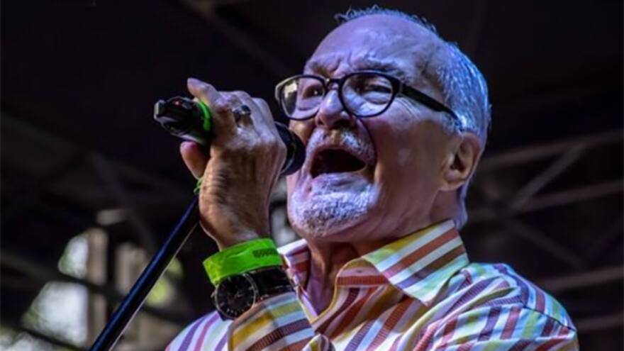 Muere el salsero Paquito Guzmán intérprete de ‘25 rosas’