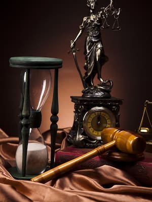 La ley según el reloj