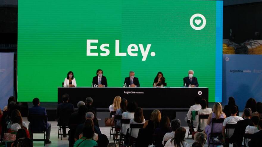 Presidente de Argentina promulga la ley del aborto