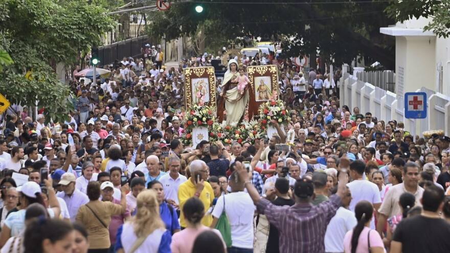 Feligreses vivieron con fervor la procesión de la Virgen del Carmen