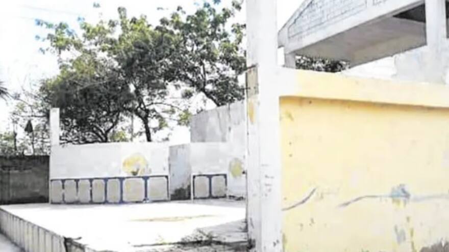 En colegio de Sitionuevo, Magdalena, los niños reciben clases bajo el sol