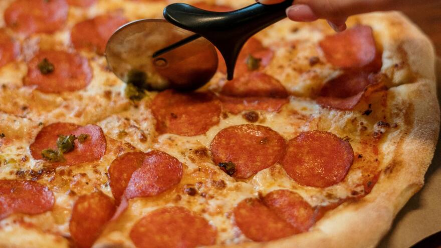 Este es el paso a paso para cocinar pizza en una sartén