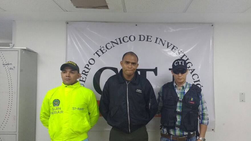 Capturan a policía por supuesto atentado a defensora de DDHH