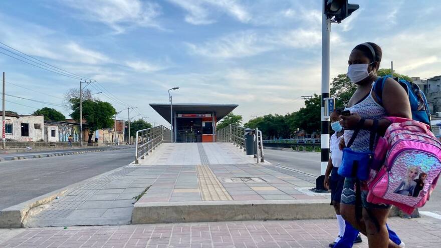 Usuarios de Transmetro, cansados de la suspensión de servicio