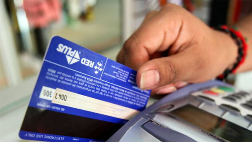 Demanda de crédito por parte de colombianos se ha frenado por el alto costo del mismo, afirma estudio