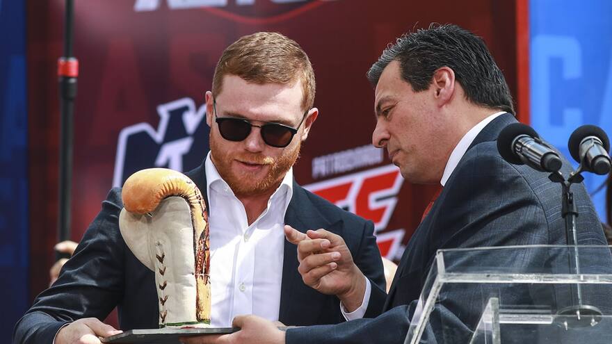 Sulaimán asegura que el 'Canelo' vive su mejor momento y tendrá un gran 2021