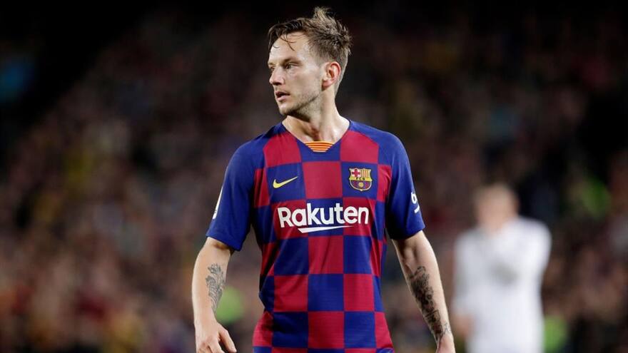 Rakitic deja el FC Barcelona y firma con el Sevilla hasta 2024