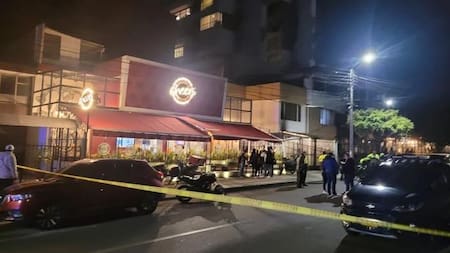 Revelan más detalles del crimen del universitario asesinado por su padre en una pizzería: su madre también murió en el ataque