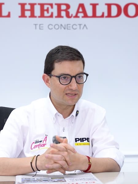 “Esa paz total está amarrando de las manos a nuestros militares y policías”