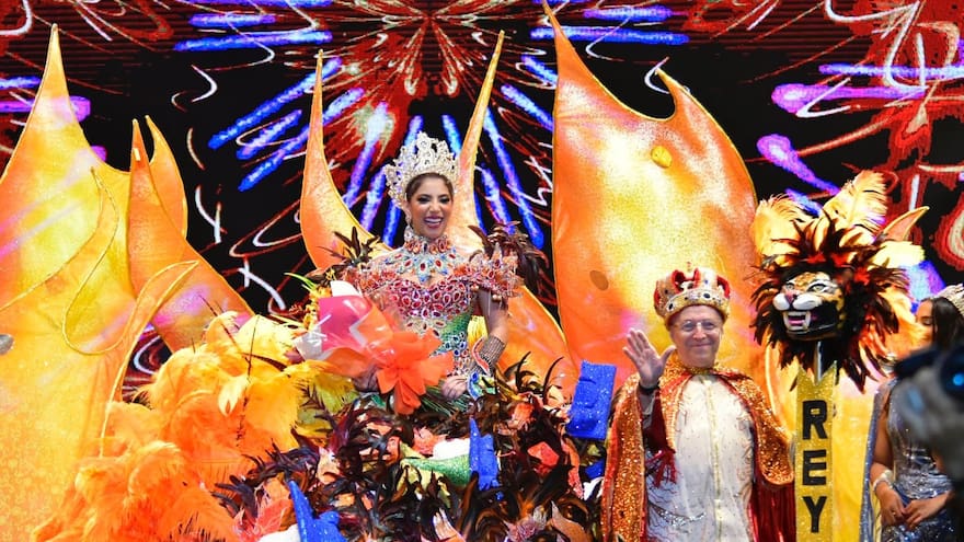 Entre fantasía y tradición fueron coronados los reyes del Carnaval de la 44