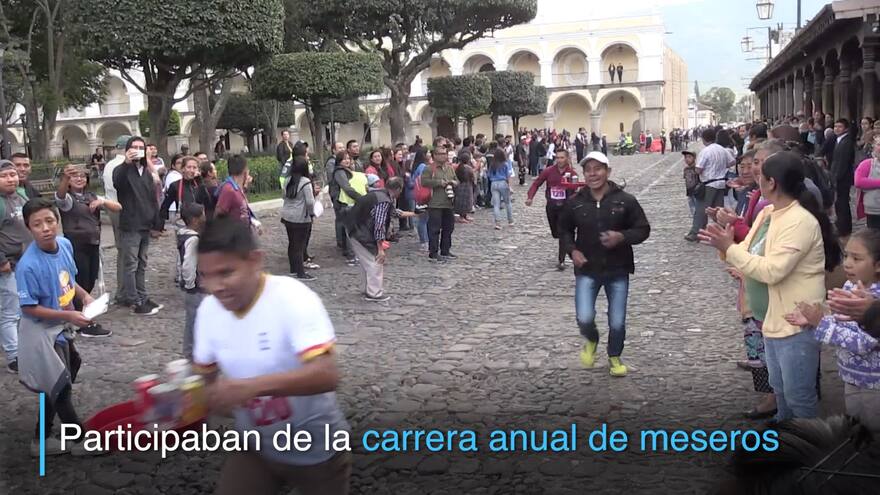 La curiosa carrera de meseros en Guatemala
