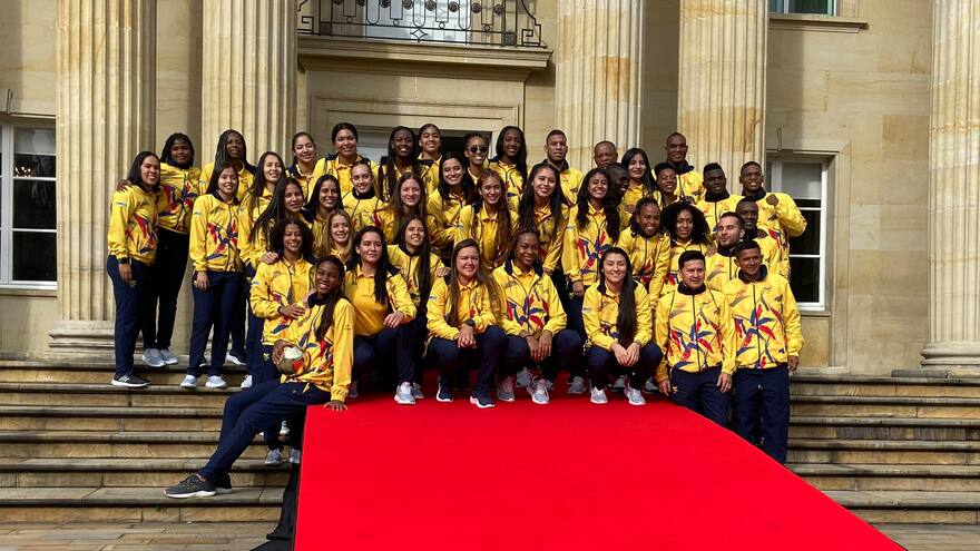 Duque entrega el Pabellón Nacional a la delegación de Colombia en los Juegos