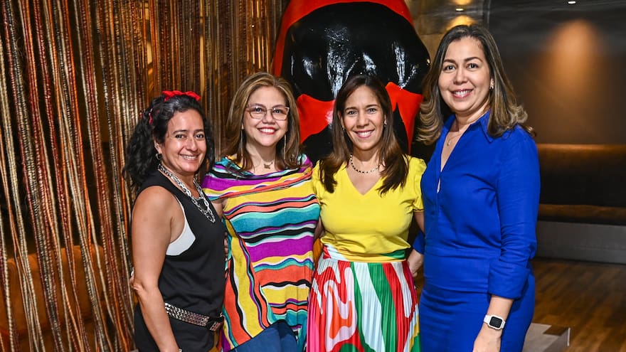 Fiesta de los 80 en el hotel Movich Buró 51