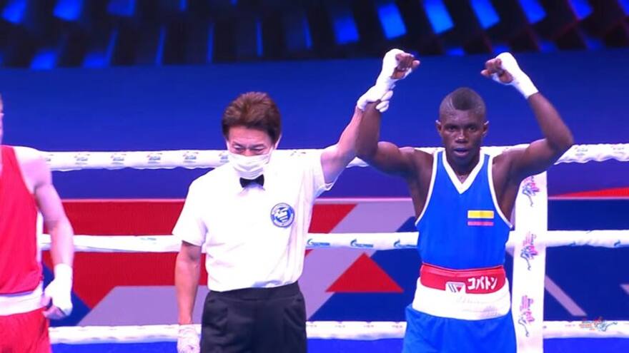 Yuberjen Martínez debutó con triunfo en el Mundial de Boxeo