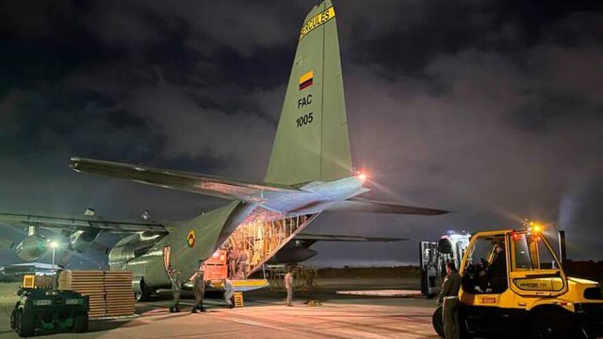 Llegó la primera ayuda internacional para combatir incendios en Colombia